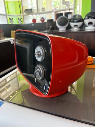 Raro televisore arancione