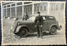 Due soldati tedeschi accanto a