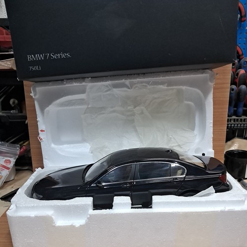 Kyosho bmw series 750li - 7,