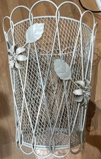 Pattumiera carta rifiuti metà