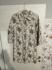 Cappotto impermeabile Trama