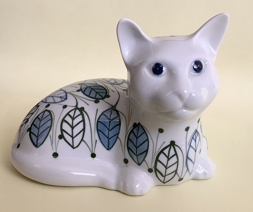 Lovely vintage ceramic laying - vintage,