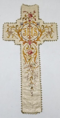 Antico pannello croce ricamato