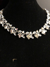 LISNER, BELLA COLLANA ARGENTATA, DECORATA CON STRASS RETTANGOLARI FUME' E STRASS