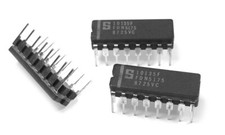 10135F (MC10135L) Jbar-Kbar Flip-Flop Serie 10K ECL CDIP16 10135 IC (1 pz)