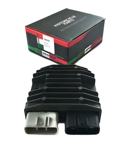 Regolatore raddrizzatore per