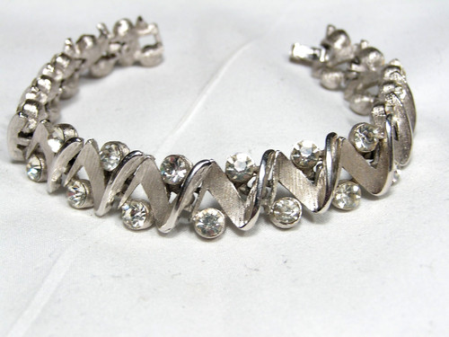 Vintage crown trifari - vintage,