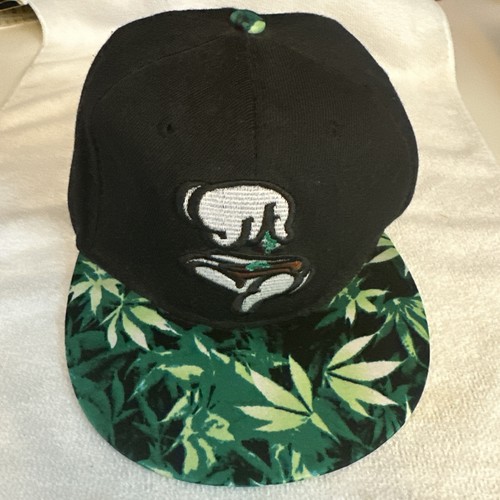 Cappello uomo nero ricamato