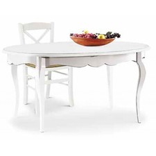 Sedia impagliata e tavolo