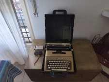 Macchina da scrivere OLIVETTI Lettera 35 con custodia in plastica  originale