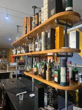 bottigliera da bar in ferro con assi di legno