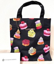Borsa tote Laduree stampa macaron nera con ciondolo pasticceria Giappone usata ottime condizioni