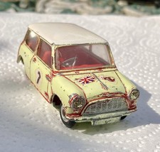 VINTAGE CORGI 227: MORRIS MINI
