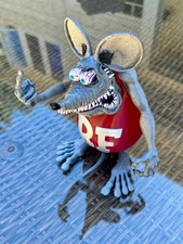 Rat Fink figurine middle
