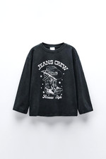 T-shirt grafica stivali cowboy