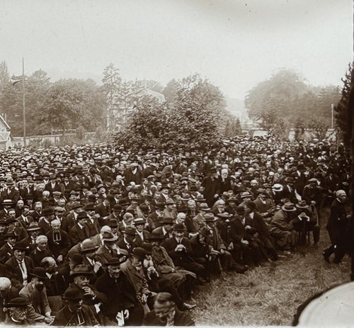 Foule uomo per ascoltare - per,