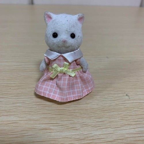 Statuina ragazza gatto