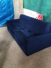 Divano letto rivestito in tessuto blu con rete matrimoniale con materasso