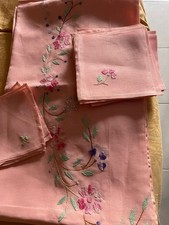 Tovaglia rettangolare con 24 tovaglioli in misto lino ricamata Rosa