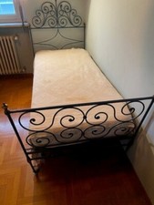letto singolo in ferro battuto antico colore blu