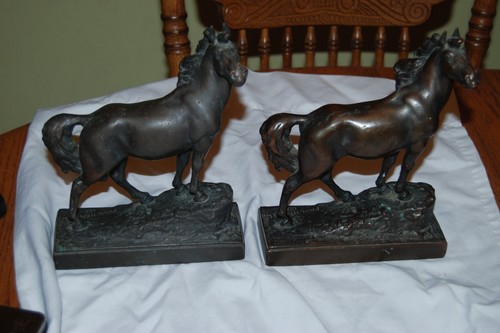 Antica statua stallone cavallo