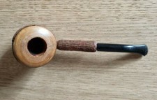 Pipa in legno da collezione con lavorazione