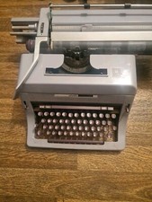 Olivetti Linea 88 Typewriter