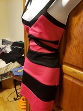 Abito corto da discoteca rosa