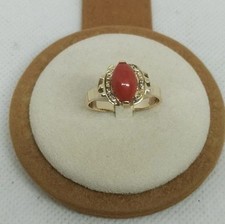 Anello da donna oro giallo 18 kt con corallo rosso del mediterraneo e diamanti .