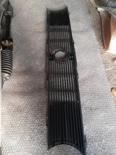 VW VOLKSWAGEN Golf MK1 MASCHERINA GRIGLIA CALANDRA ANTERIORE ,FONDI DI MAGAZZINO