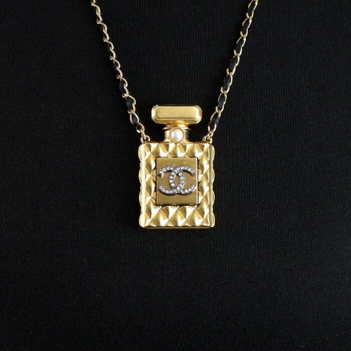 Collana con ciondolo - , bottiglia