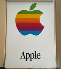 EARLY APPLE MACINTOSH COMPUTER