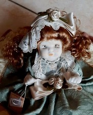 Bambola in ceramica porcellana