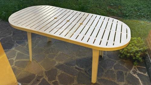 Tavolo giardino bianco