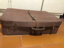 Antica valigia di cartone e