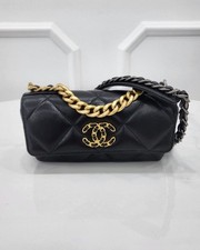 CHANEL Sac à lunettes 19 Flap