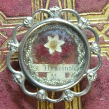 relic reliquary reliquia