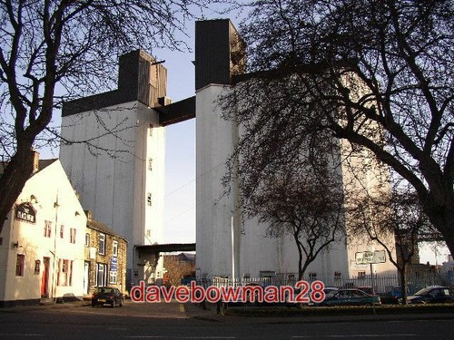 Photo disused silos off - ,