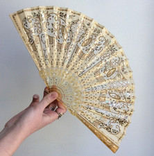 Antico ventaglio in corno di