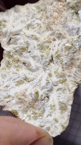 Minerali wollastonite val - minerali*,