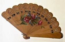 Antico ventaglio in legno traforato dipinto a mano - da collezione