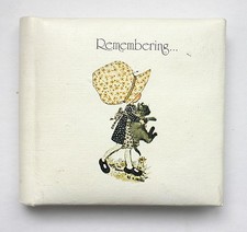 Album fotografico vintage Holly Hobbie 1971 3 1/2' x 3 1/2" contiene 20 quadri quadrati