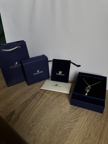 Collana con cigno nero