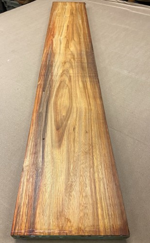 Grande pezzo legno duro - di,