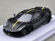 FERRARI 488 Pista - Novitec - nero opaco / 1 striscia gialla - DCM 1:64