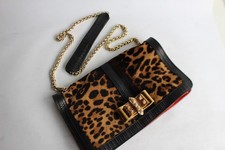 CHRISTIAN LOUBOUTIN Sac Pochette bandoulière Léopard Sweet Charity (33288)