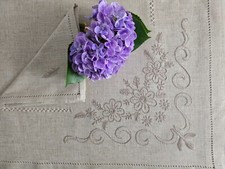 Ricca Tovaglia ricamata a mano