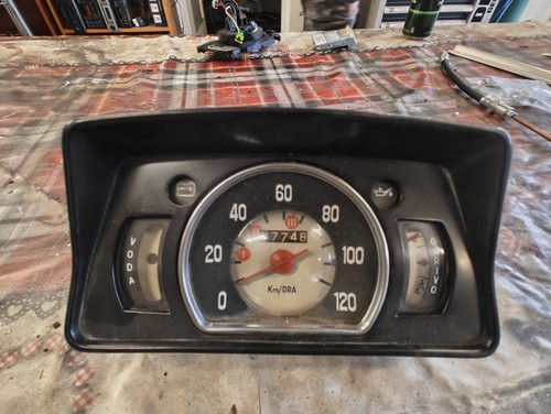 Tachimetro quadro strumenti