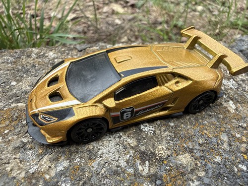 Hot wheels lamborghini huracan - lamborghini,