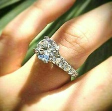 Anello di fidanzamento in oro
